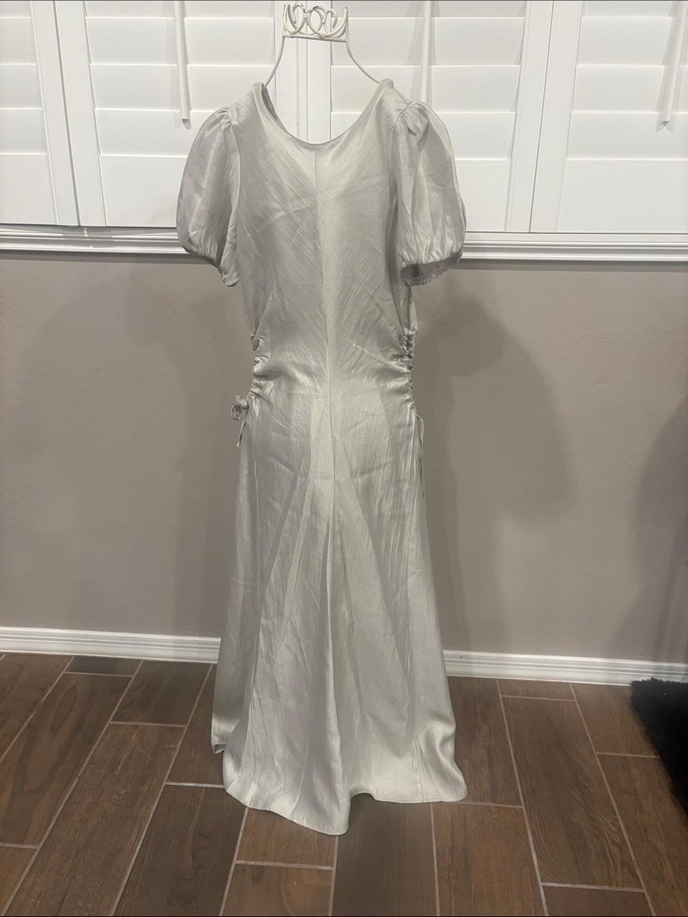 MELLODAY Silver-White Satin Puff-Sleeve Maxi Dress